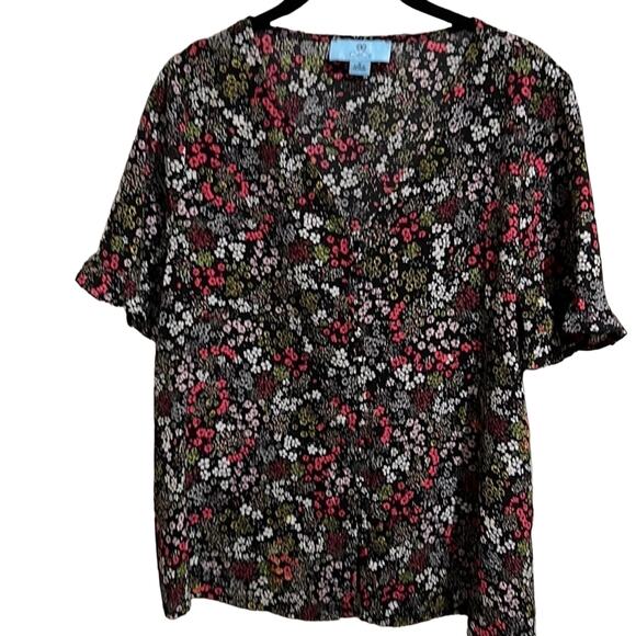 CeCe Tops - CeCe Sleeve Ruffled V-Neck Blouse Flowers Medium Like new worn once